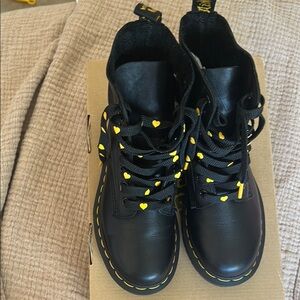 DR. MARTENS WOMEN BOOTS 1460 PASCAL LEATHER BLACK